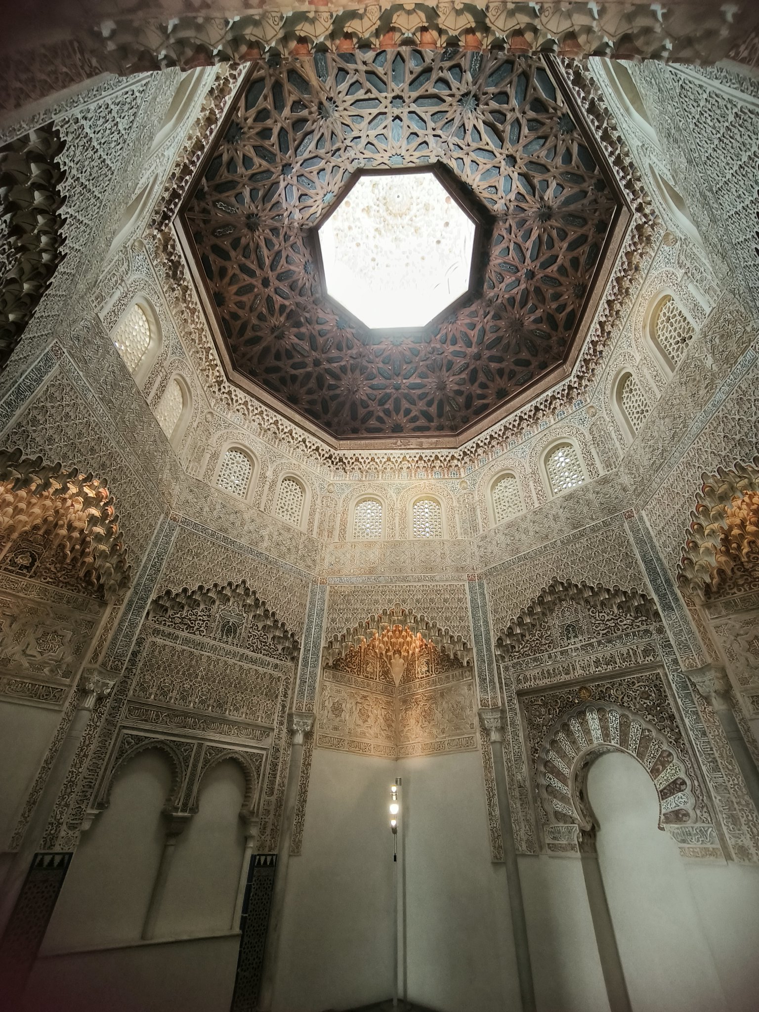 Foto contrapicada del Oratorio del Palacio de la Madraza