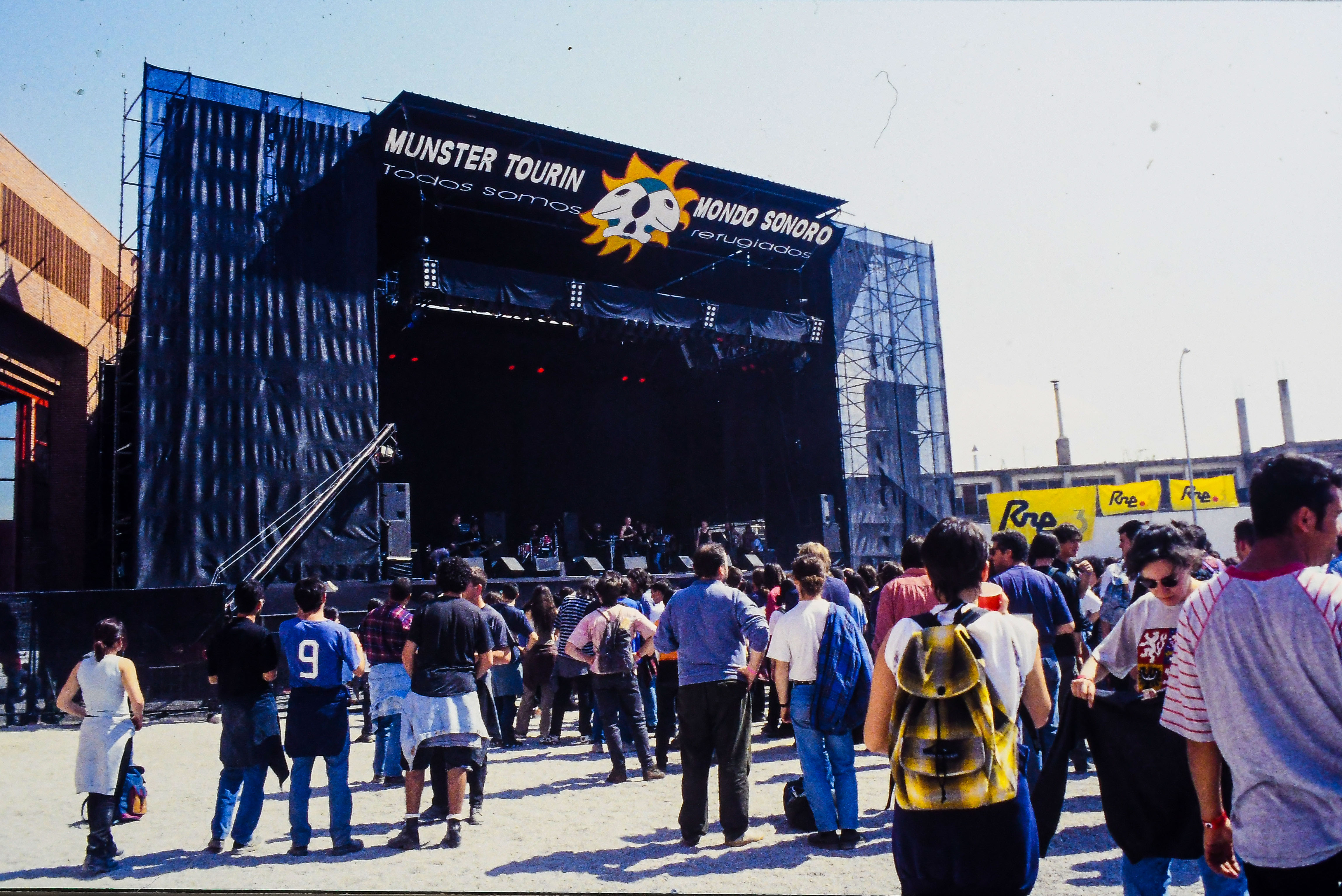 Fotografía del escenario de un concierto del Festival Espárrago Rock