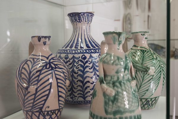 Donación UGR cerámica Agustín Morales Alguacil-Fábricas San Isidro