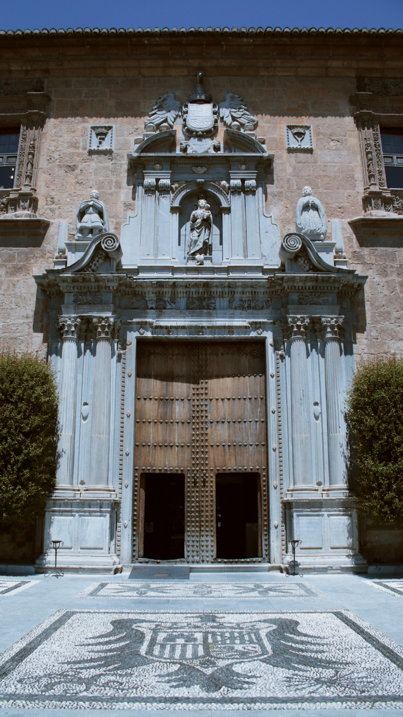 Puerta principal del Hospital Real